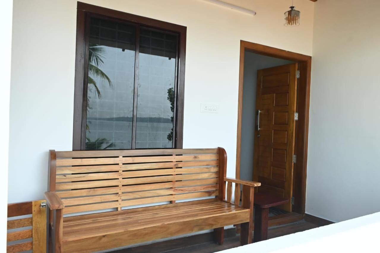 Kayalvarath Paradise Apartment Mundrothuruth Екстериор снимка